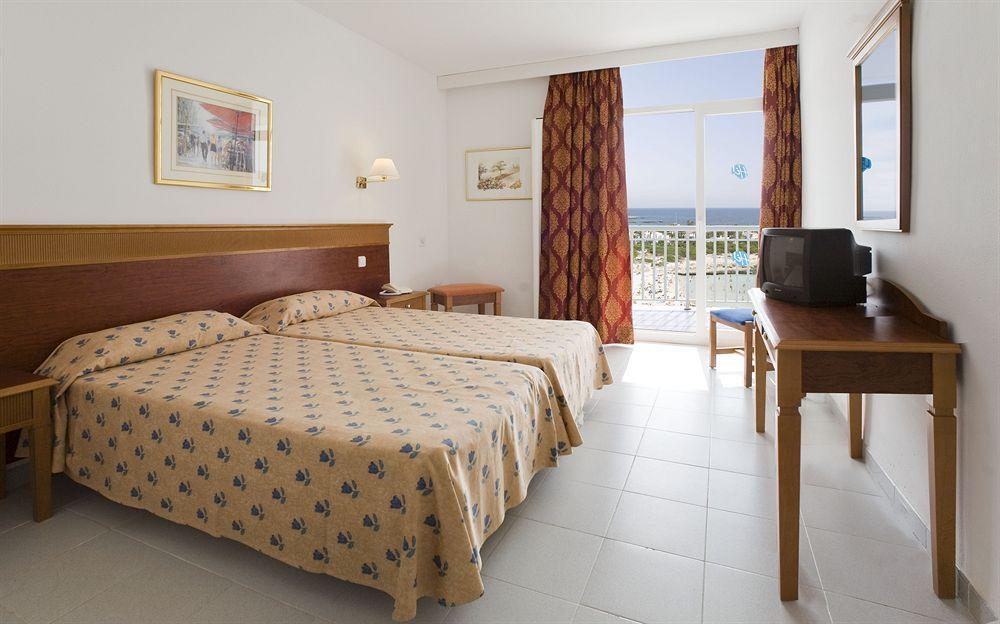 Hotel Globales Cala'N Bosch Cala en Bosch Camera foto